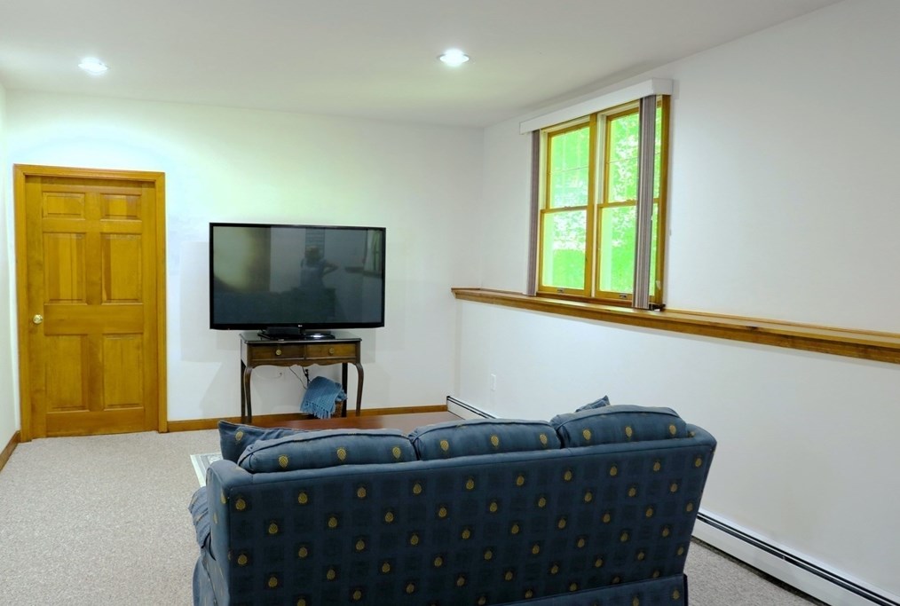 59 Fox Hl Dr, East Bridgewater MA 02324-2333 exterior