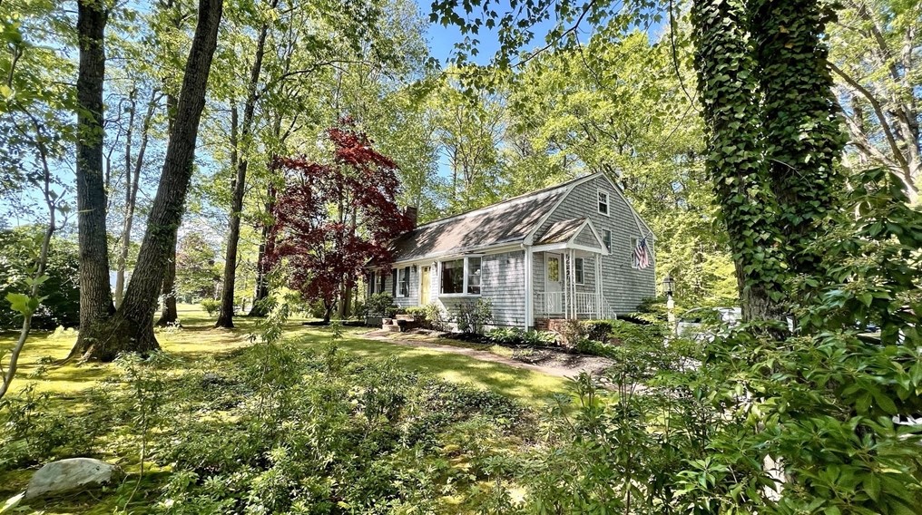 59 Fox Hl Dr, East Bridgewater MA 02324-2333 exterior