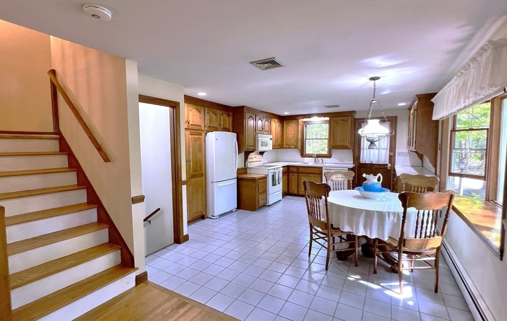 59 Fox Hl Dr, East Bridgewater MA 02324-2333 exterior