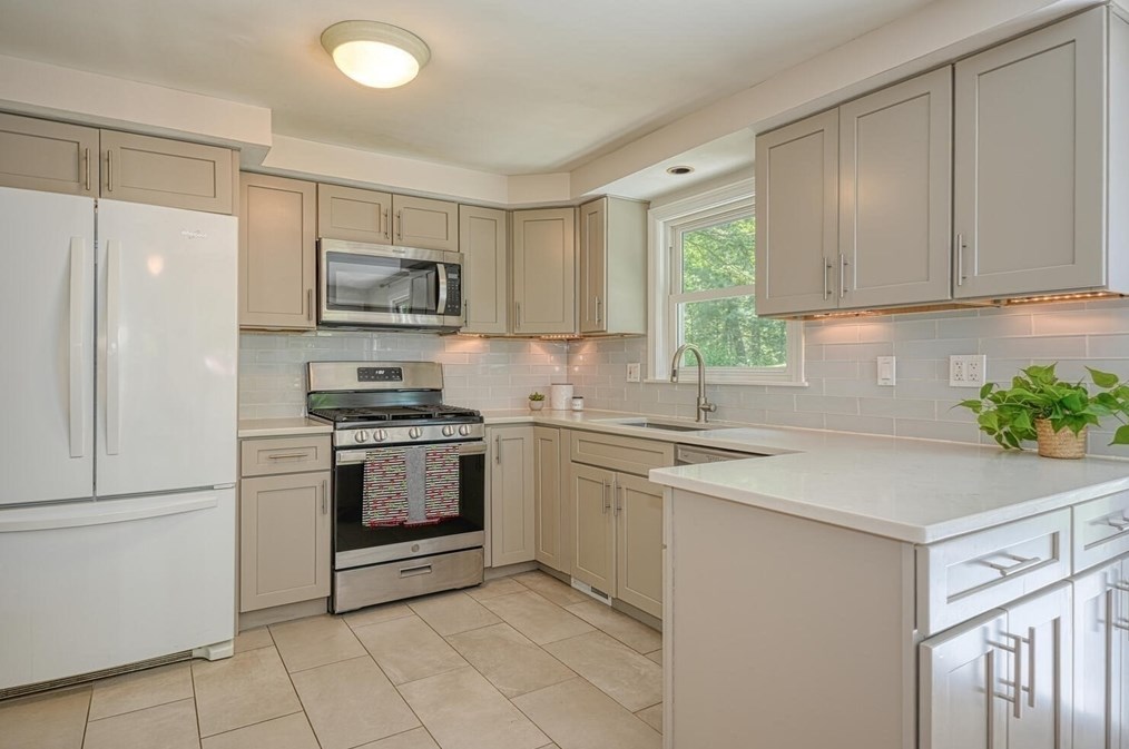 95 Ml St, Franklin MA 02038-1224 exterior