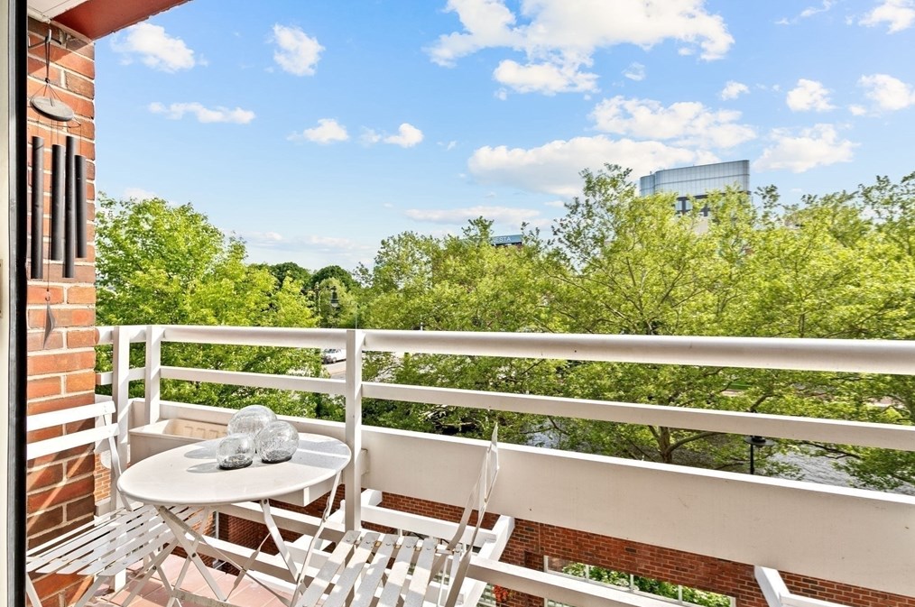 6 Canal Park, Cambridge MA  02141-2211 exterior