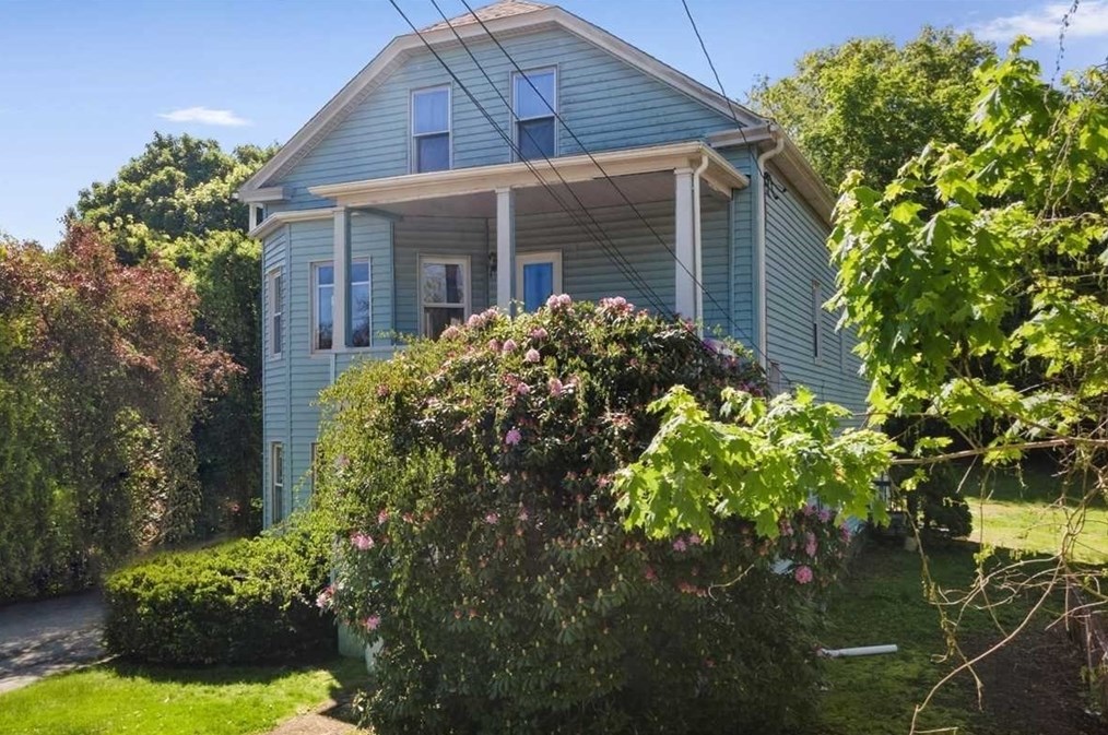 41 Elm St, Webster MA  01570-2626 exterior