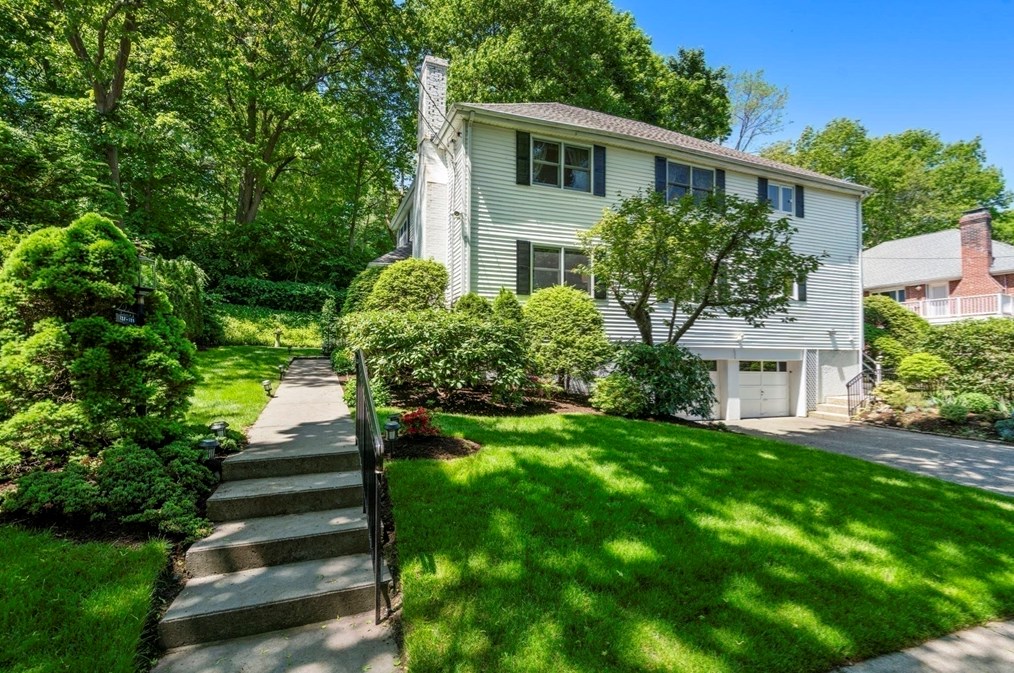 129 Withington Rd, Newton MA 02460-2037 exterior