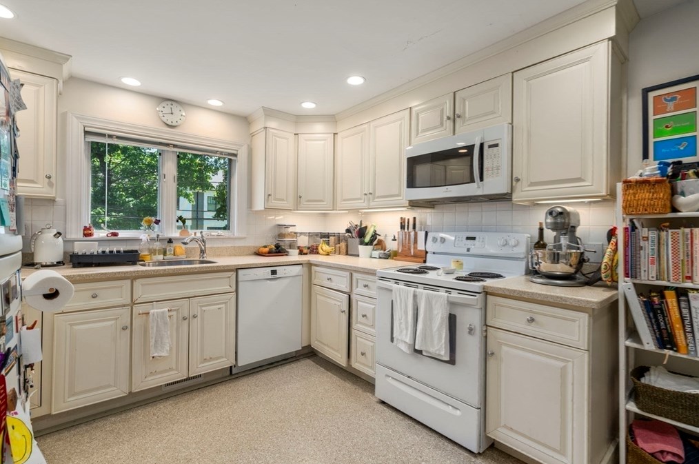 129 Withington Rd, Newton MA 02460-2037 exterior