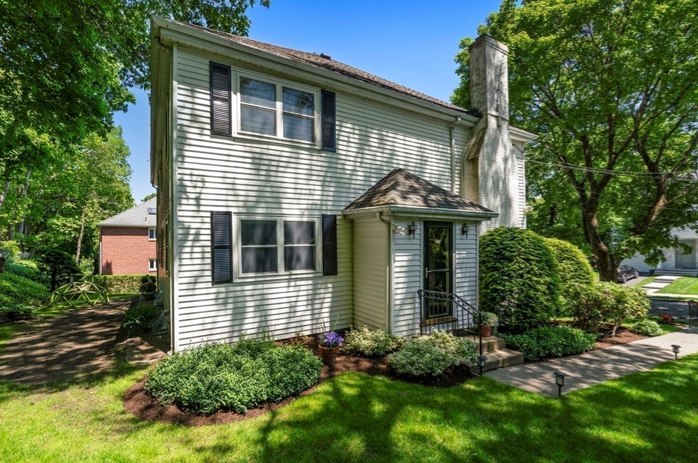 129 Withington Rd, Newton MA 02460-2037 exterior
