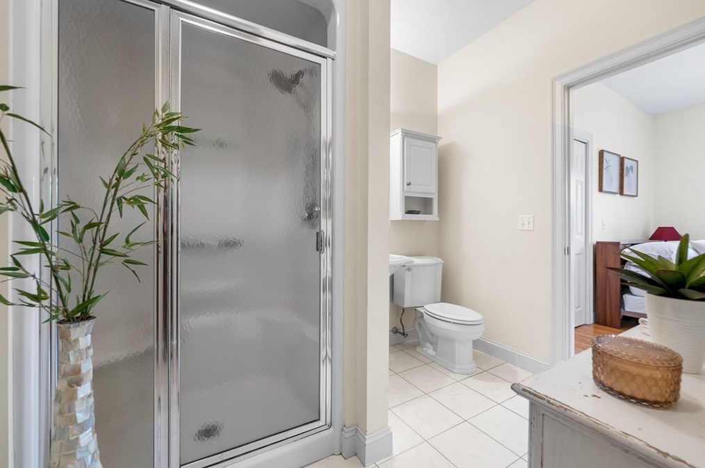 8 Wildewood Dr, Worcester MA 01612-1083 exterior