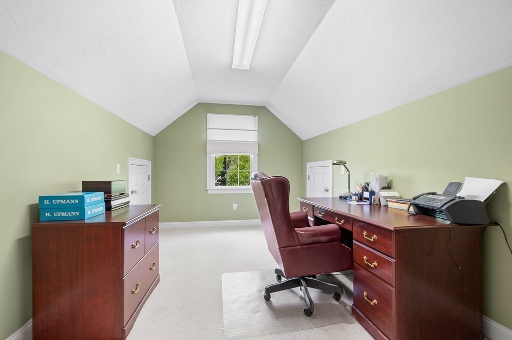 8 Wildewood Dr, Worcester MA 01612-1083 exterior