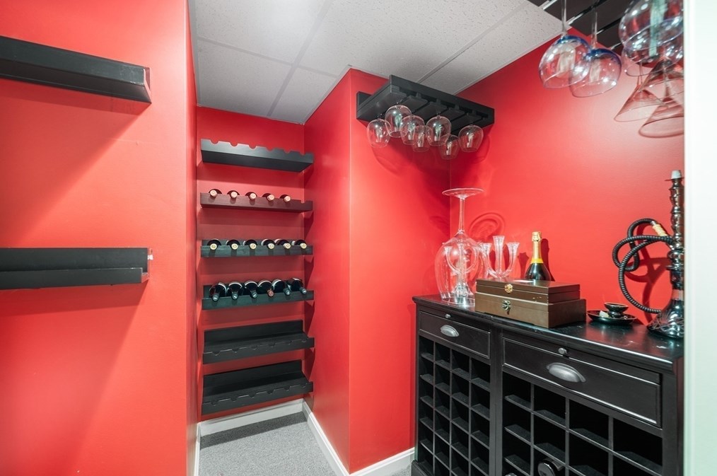 8 Wildewood Dr, Worcester MA 01612-1083 exterior