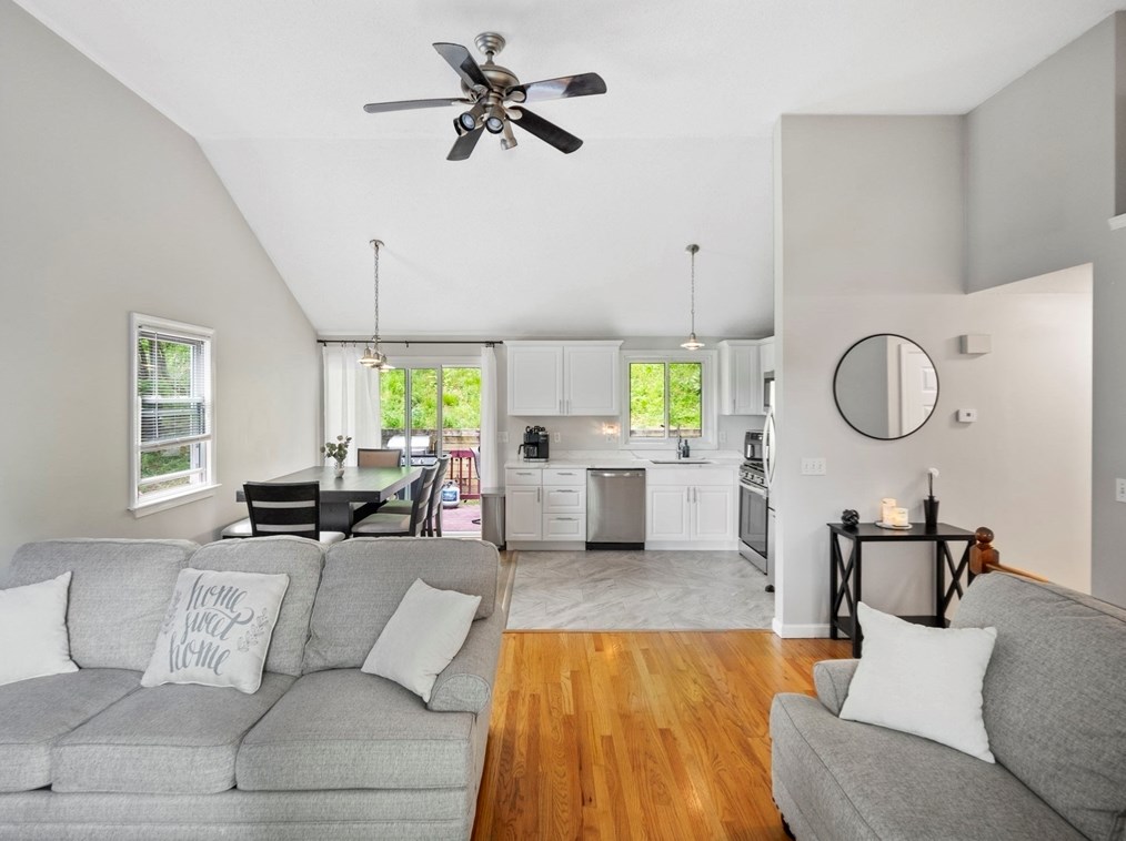 377 Butman Rd, Lowell MA 01852-4308 exterior