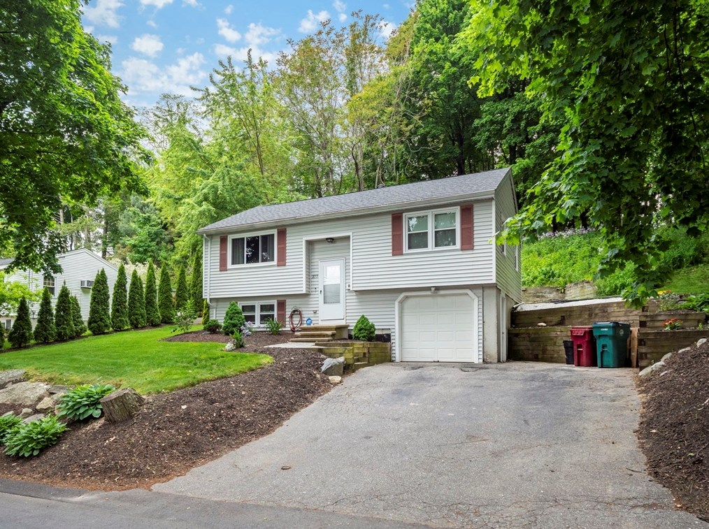 377 Butman Rd, Lowell MA 01852-4308 exterior