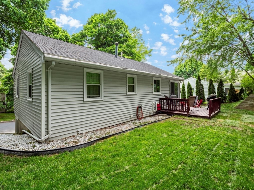 377 Butman Rd, Lowell MA 01852-4308 exterior