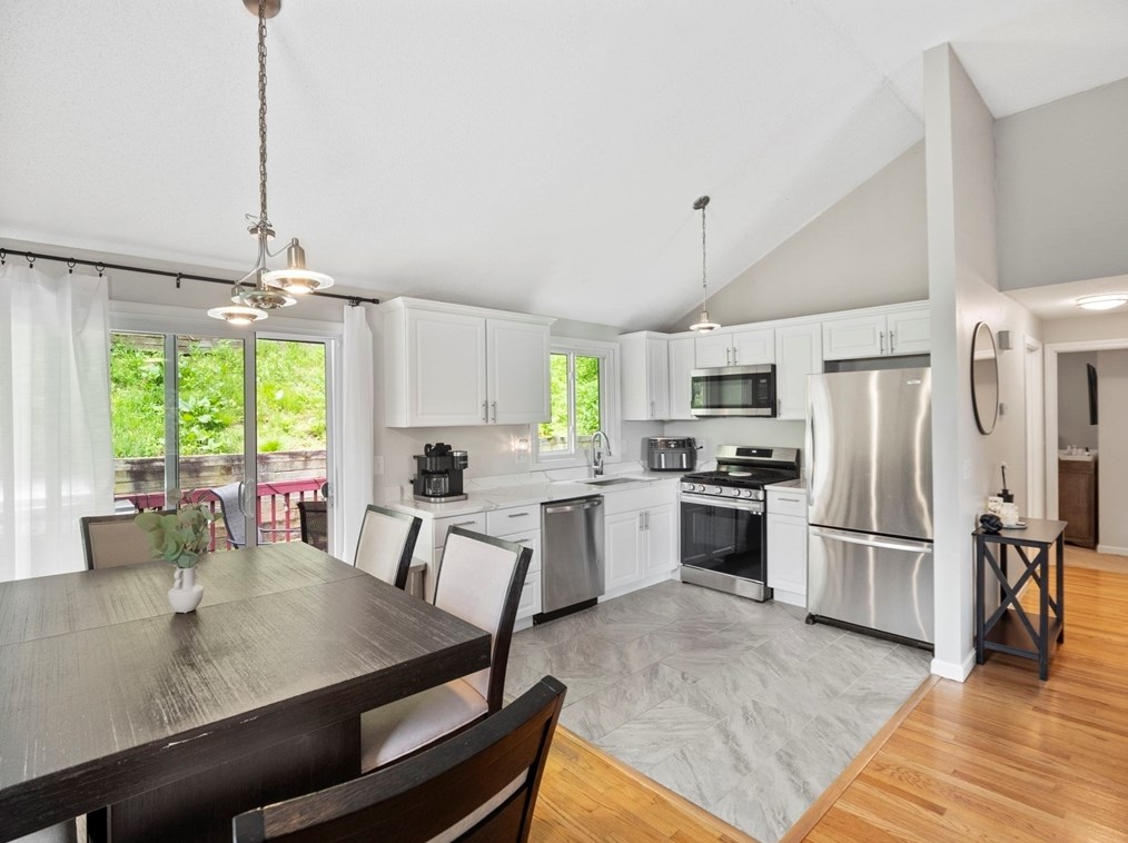 377 Butman Rd, Lowell MA 01852-4308 exterior