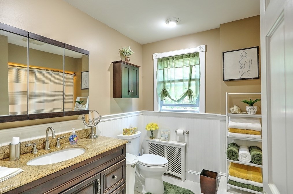 359 Stetson St, Fall River MA 02720-5545 exterior