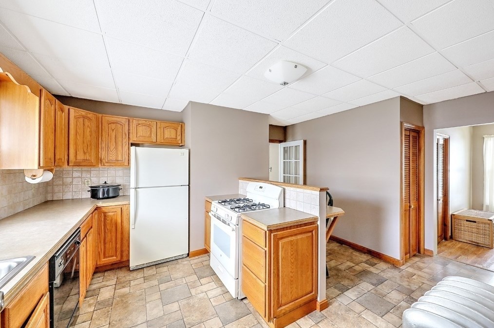 359 Stetson St, Fall River MA 02720-5545 exterior