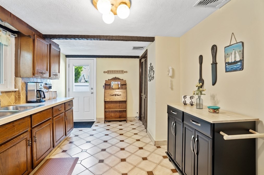 19 Belcher St, Winthrop MA 02152-3031 exterior