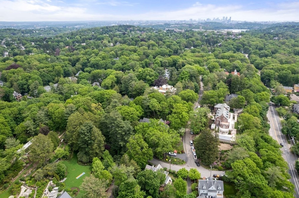 121 Bishopsgate Rd, Newton MA 02459-2008 exterior