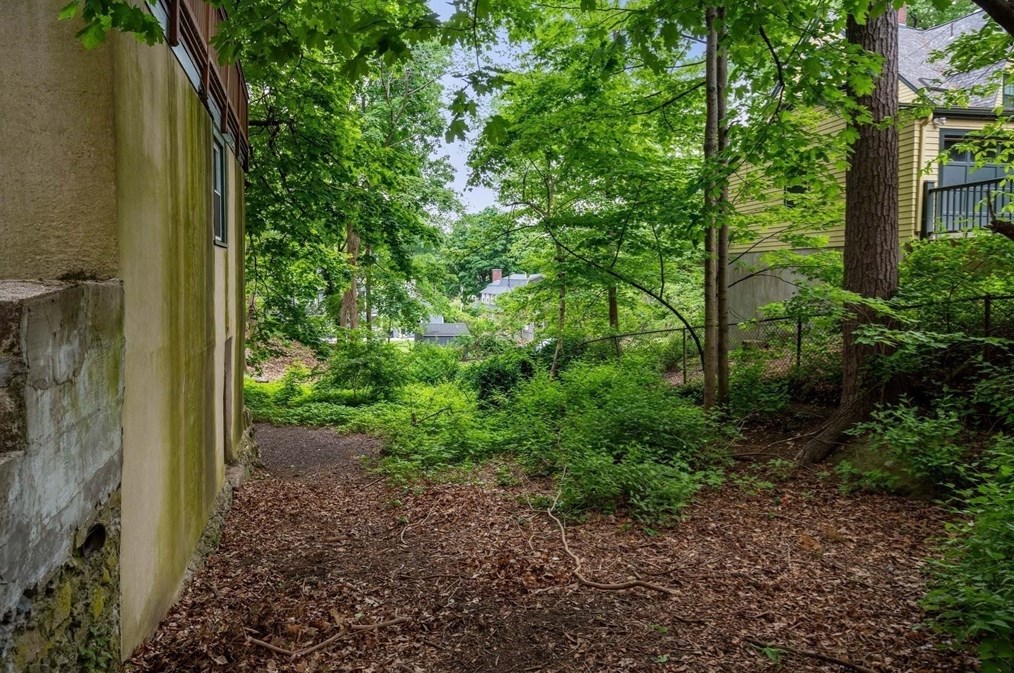 121 Bishopsgate Rd, Newton MA 02459-2008 exterior