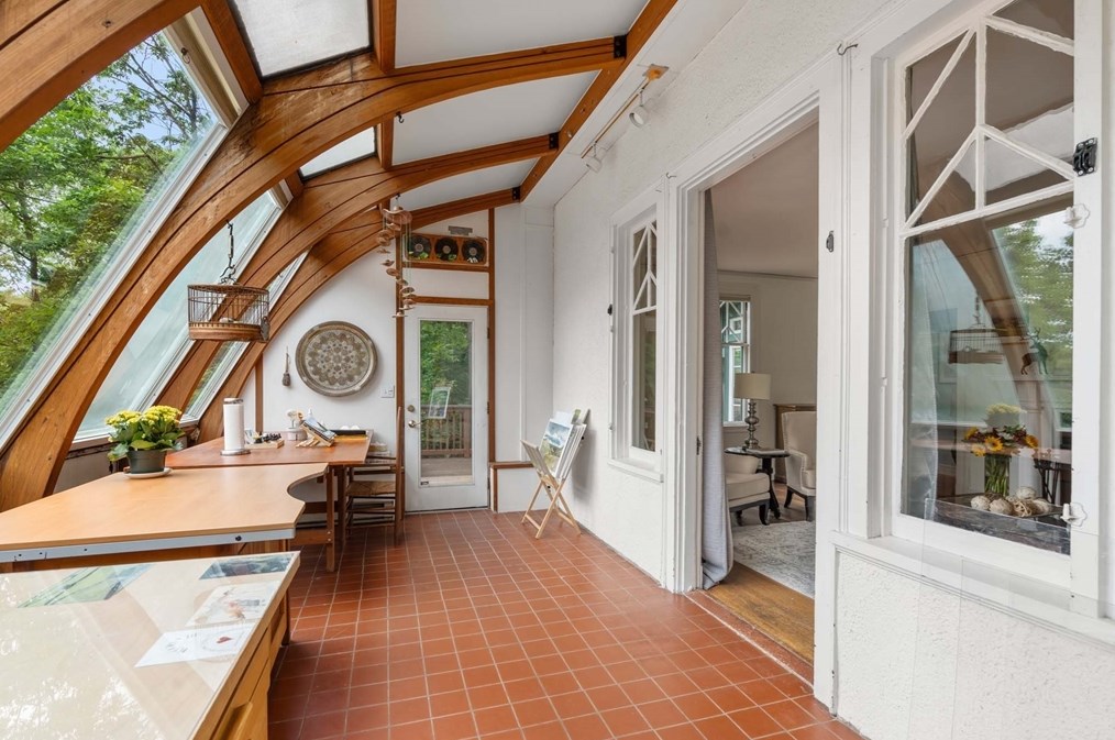 121 Bishopsgate Rd, Newton MA 02459-2008 exterior