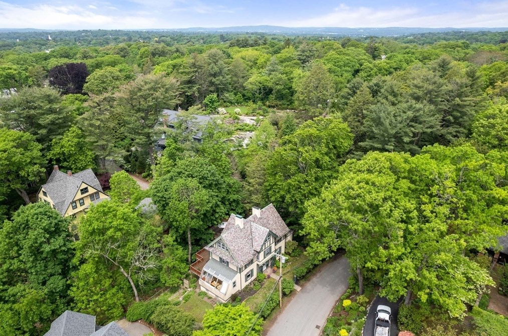 121 Bishopsgate Rd, Newton MA 02459-2008 exterior