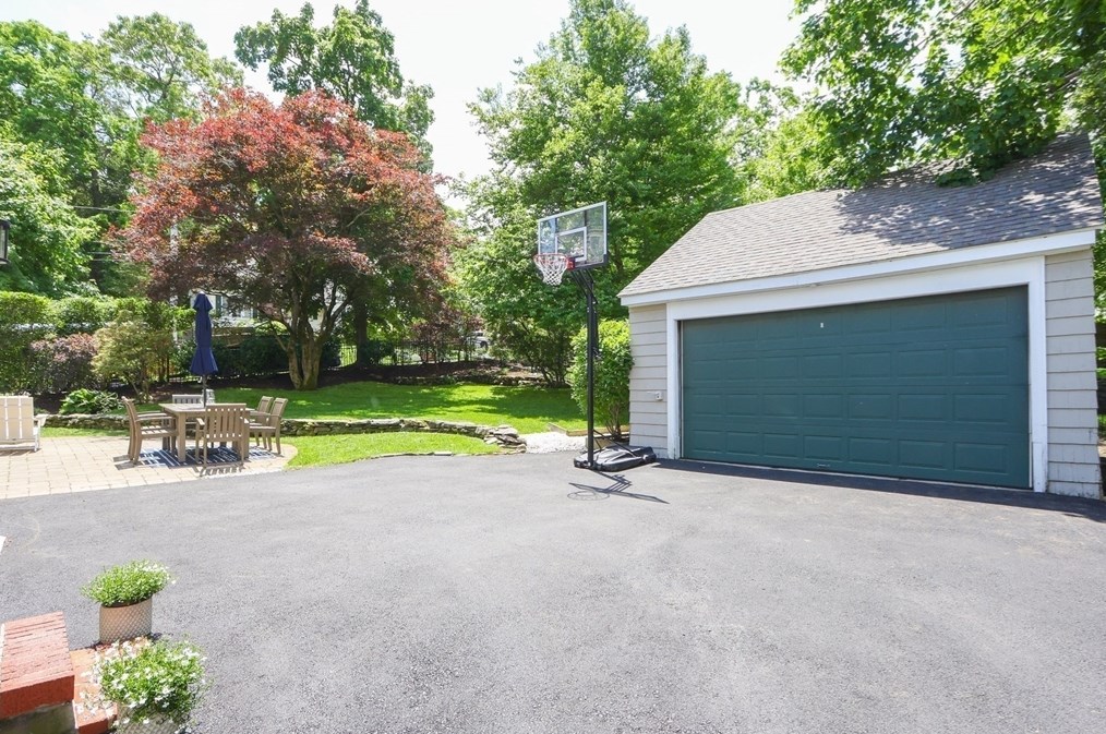 77 Walden St, Newton MA 02460-2133 exterior