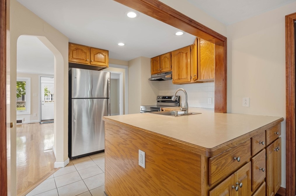 33 Livoli Ave, Braintree MA 02184-8613 exterior