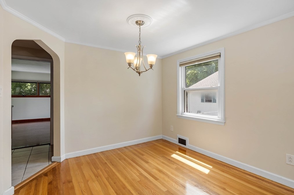 33 Livoli Ave, Braintree MA 02184-8613 exterior