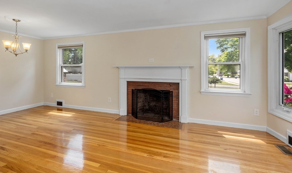 33 Livoli Ave, Braintree MA 02184-8613 exterior