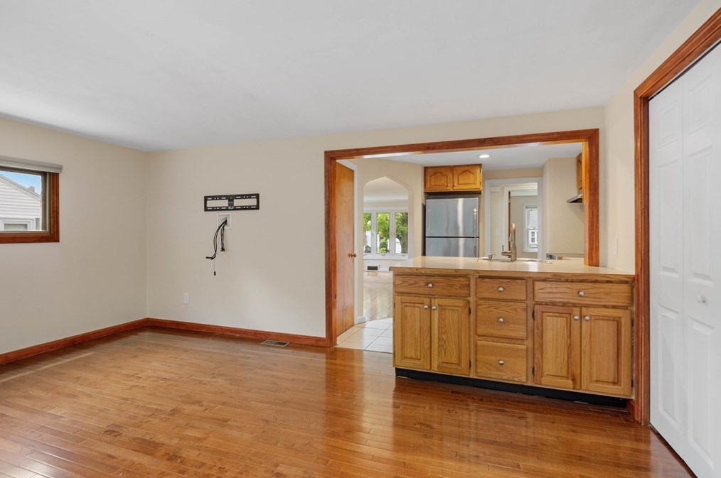 33 Livoli Ave, Braintree MA 02184-8613 exterior