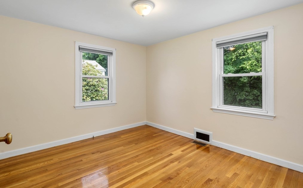 33 Livoli Ave, Braintree MA 02184-8613 exterior