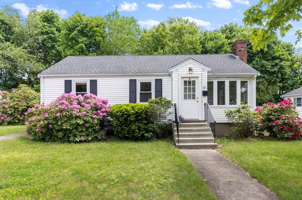 33 Livoli Ave, Braintree MA 02184-8613 exterior