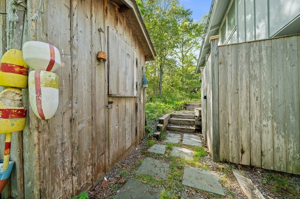 90 Menotomy Rd, Plymouth MA 02360-1415 exterior