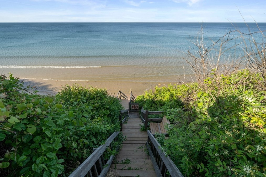 90 Menotomy Rd, Plymouth MA 02360-1415 exterior