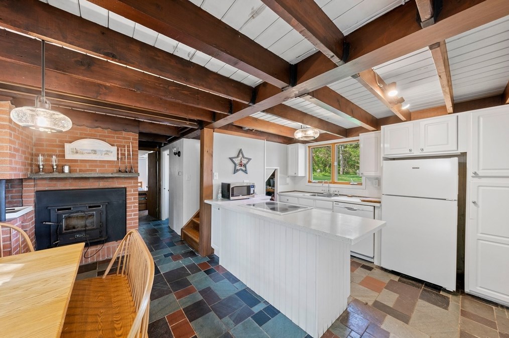 90 Menotomy Rd, Plymouth MA 02360-1415 exterior