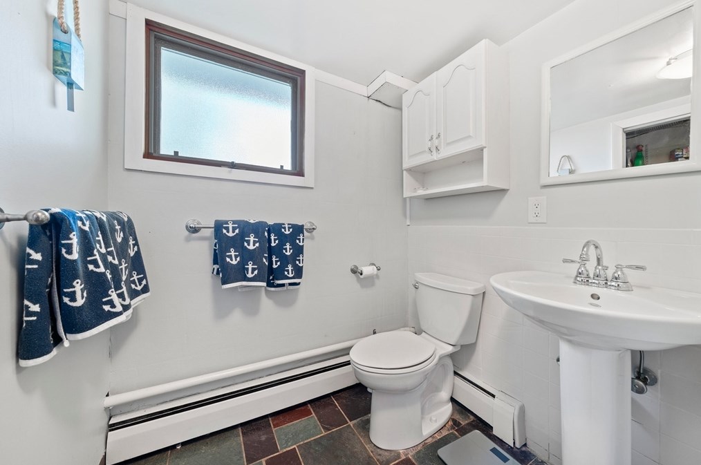 90 Menotomy Rd, Plymouth MA 02360-1415 exterior