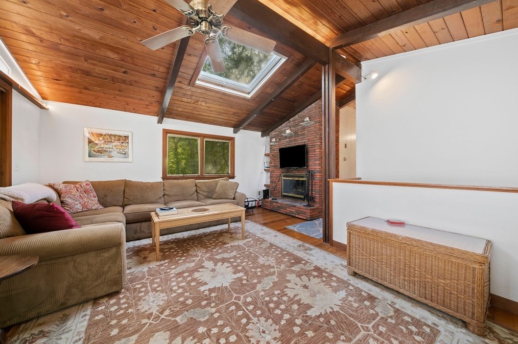 90 Menotomy Rd, Plymouth MA 02360-1415 exterior