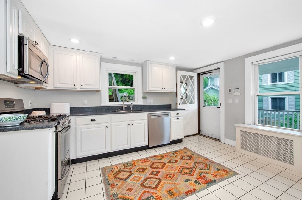 12 Wheeler St, Gloucester MA 01930-1648 exterior