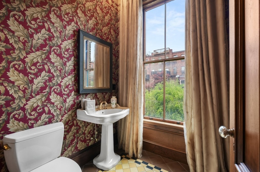 11 Wellington St, Boston MA exterior