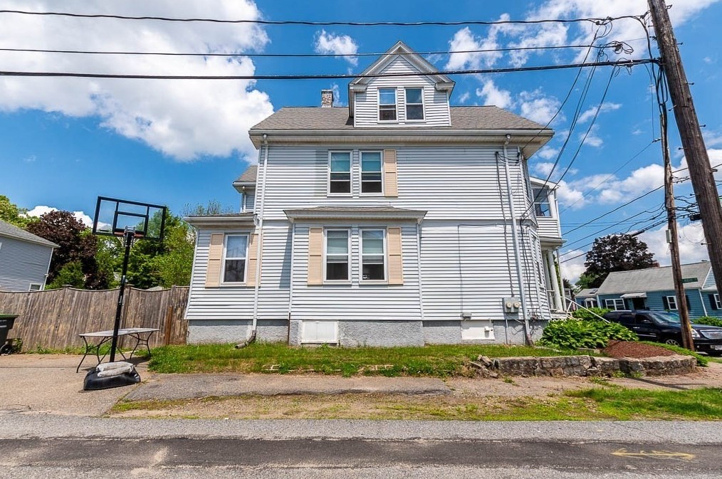 55 Kiely Rd, Dedham MA 02026-1608 exterior