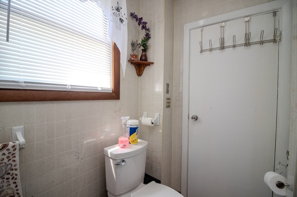 24 Blossom St, Lowell MA 01852-4543 exterior