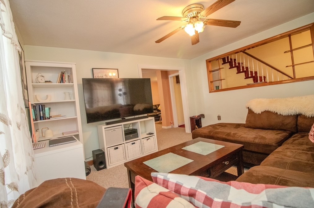 24 Blossom St, Lowell MA 01852-4543 exterior