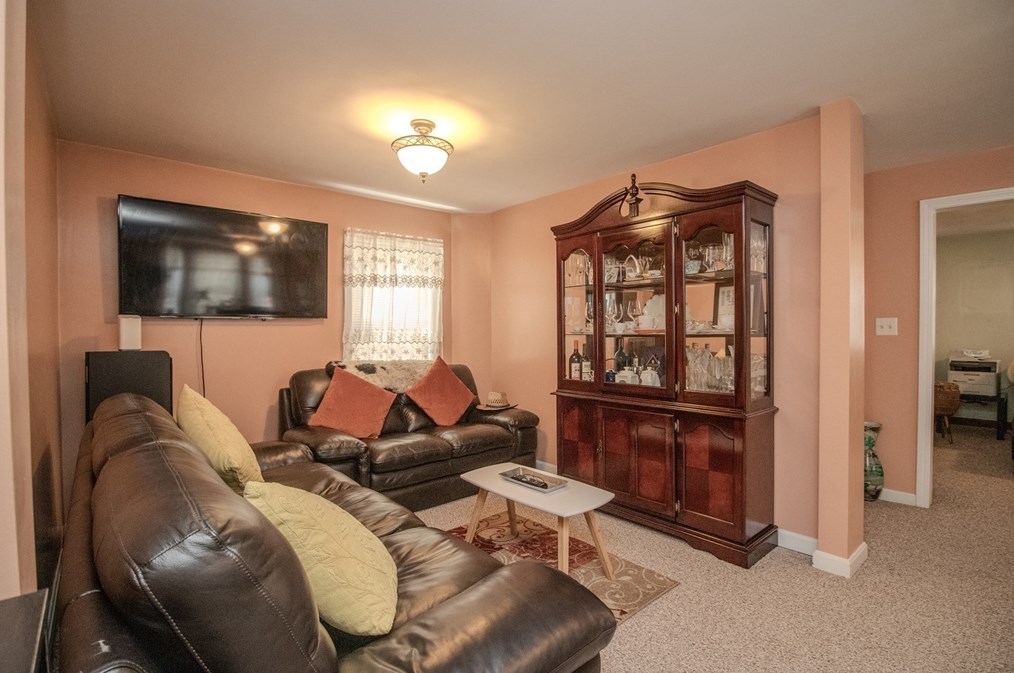 24 Blossom St, Lowell MA 01852-4543 exterior