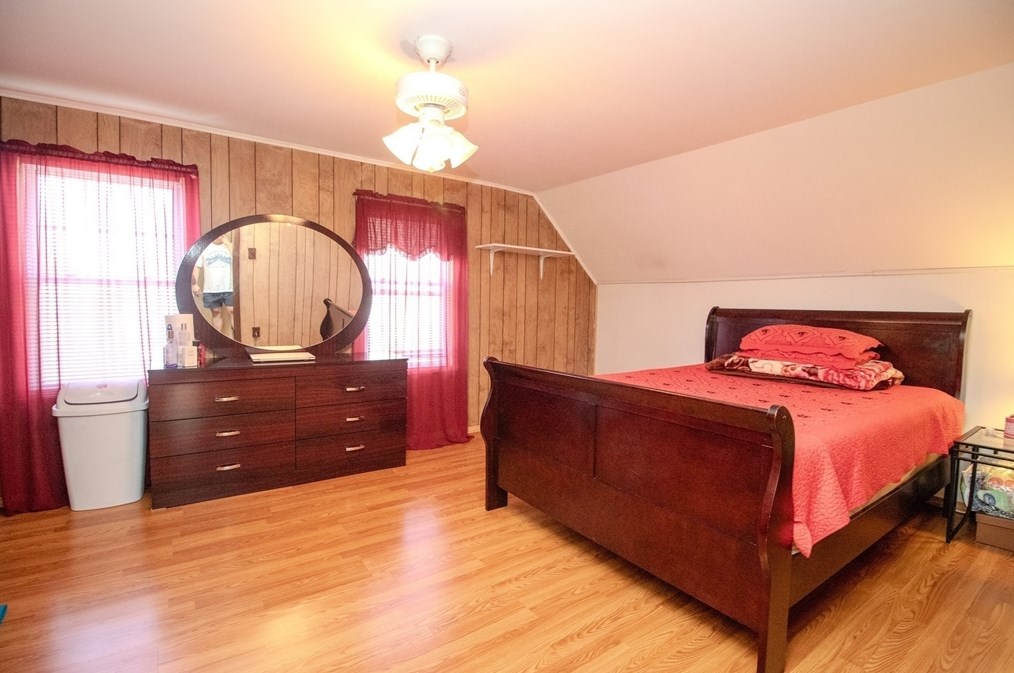 24 Blossom St, Lowell MA 01852-4543 exterior