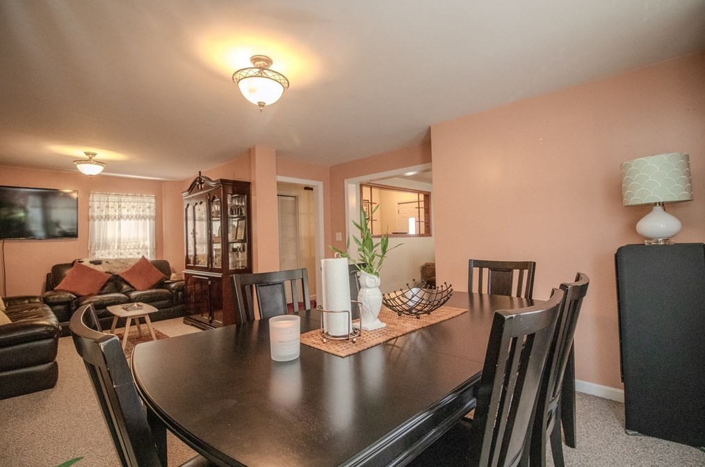 24 Blossom St, Lowell MA 01852-4543 exterior