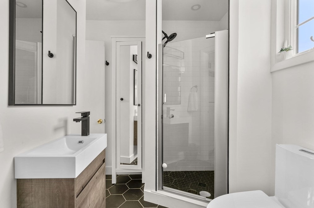 56 Menotomy Rd, Arlington MA  02476-6112 exterior