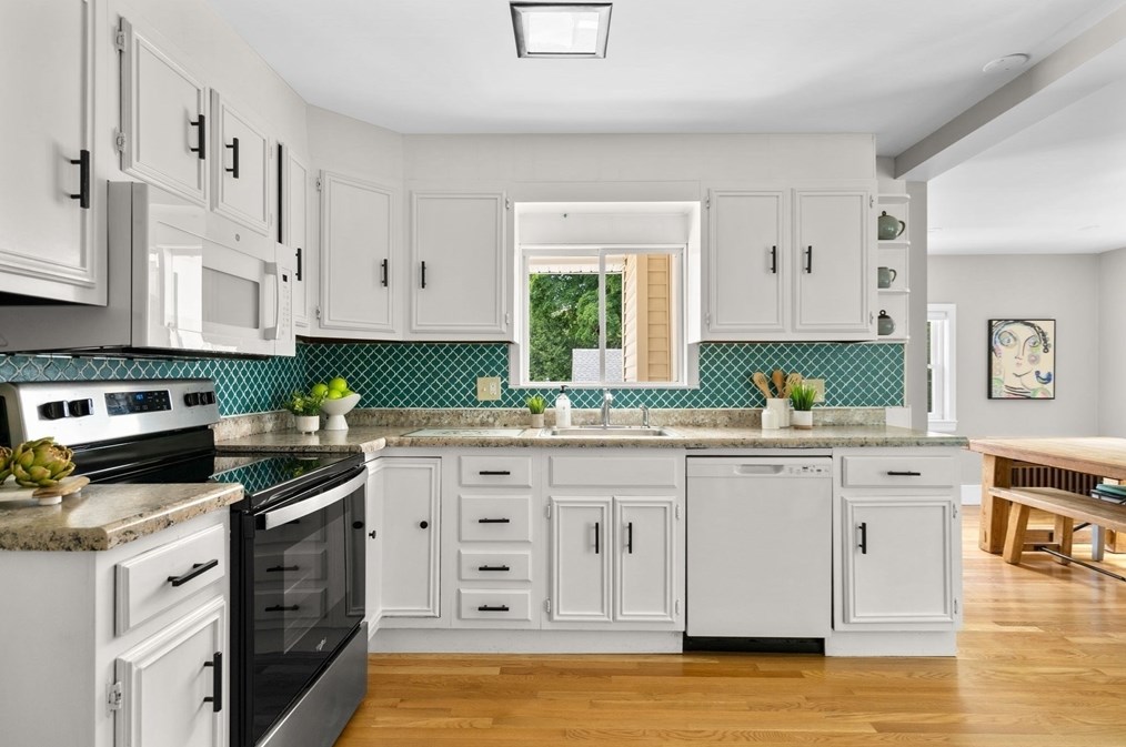 56 Menotomy Rd, Arlington MA  02476-6112 exterior