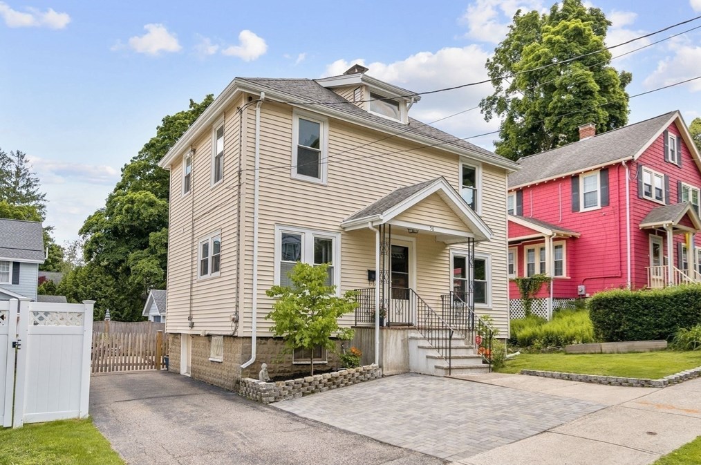 56 Menotomy Rd, Arlington MA  02476-6112 exterior