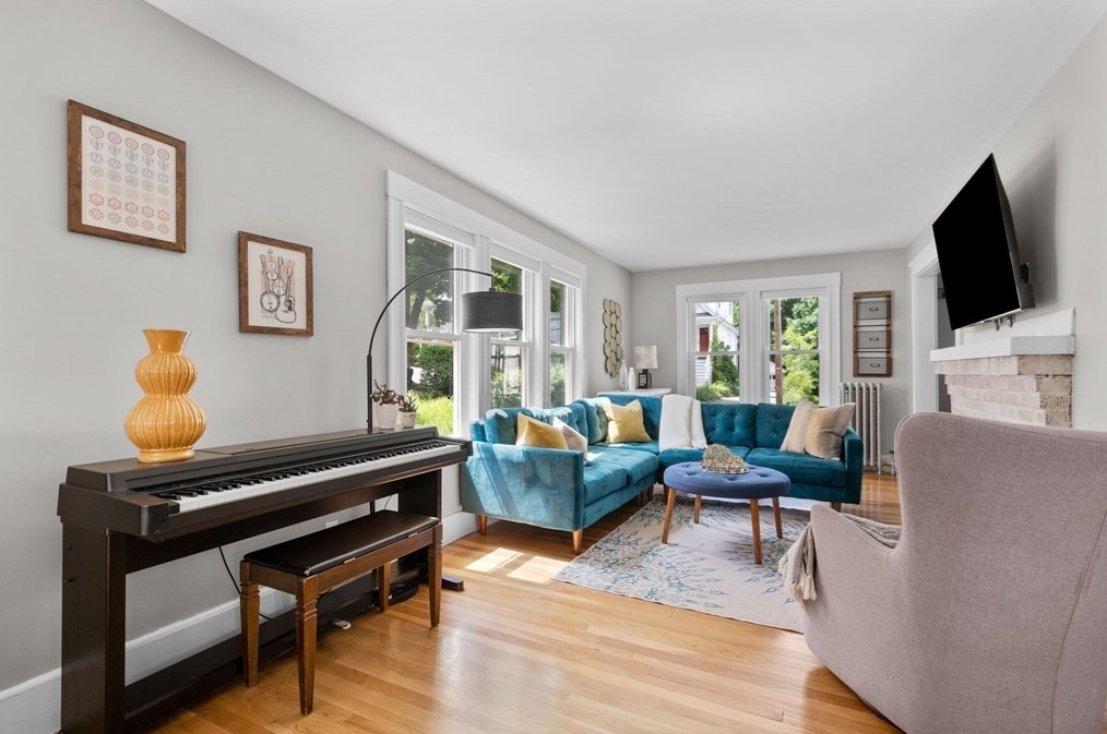 56 Menotomy Rd, Arlington MA  02476-6112 exterior