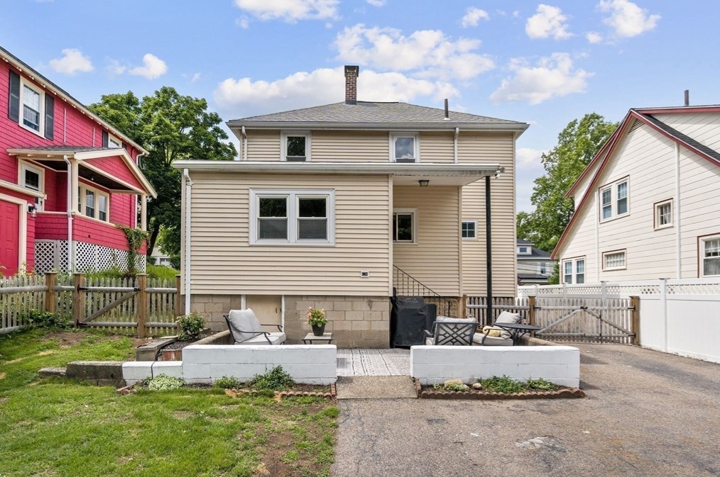 56 Menotomy Rd, Arlington MA  02476-6112 exterior