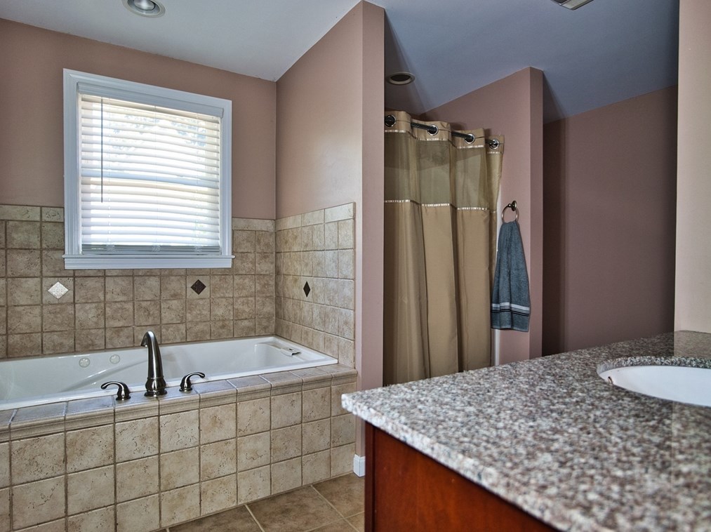 509 Hawes St, New Bedford MA 02745-1401 exterior