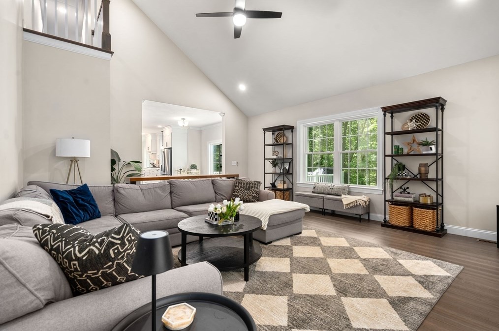 275 Chestnut St, Hudson MA 01749-3237 exterior